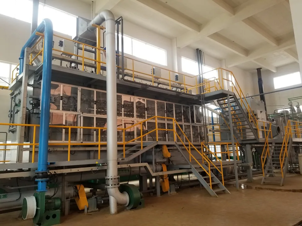 Enclosed thermal-treatment equipment with access platforms